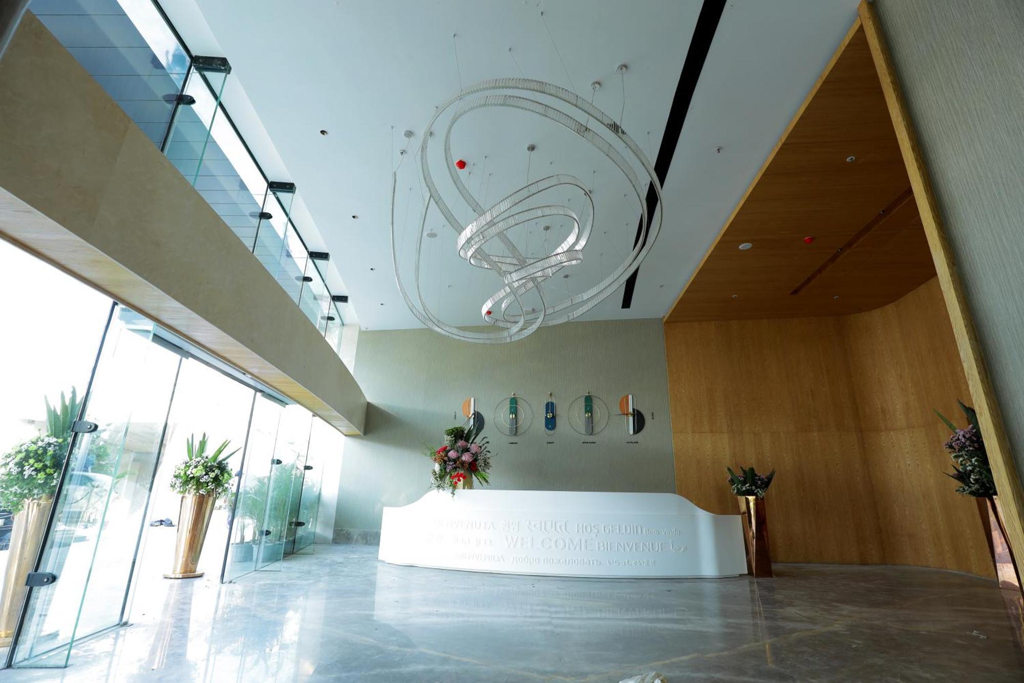 Hotel The World Surat Exterior foto