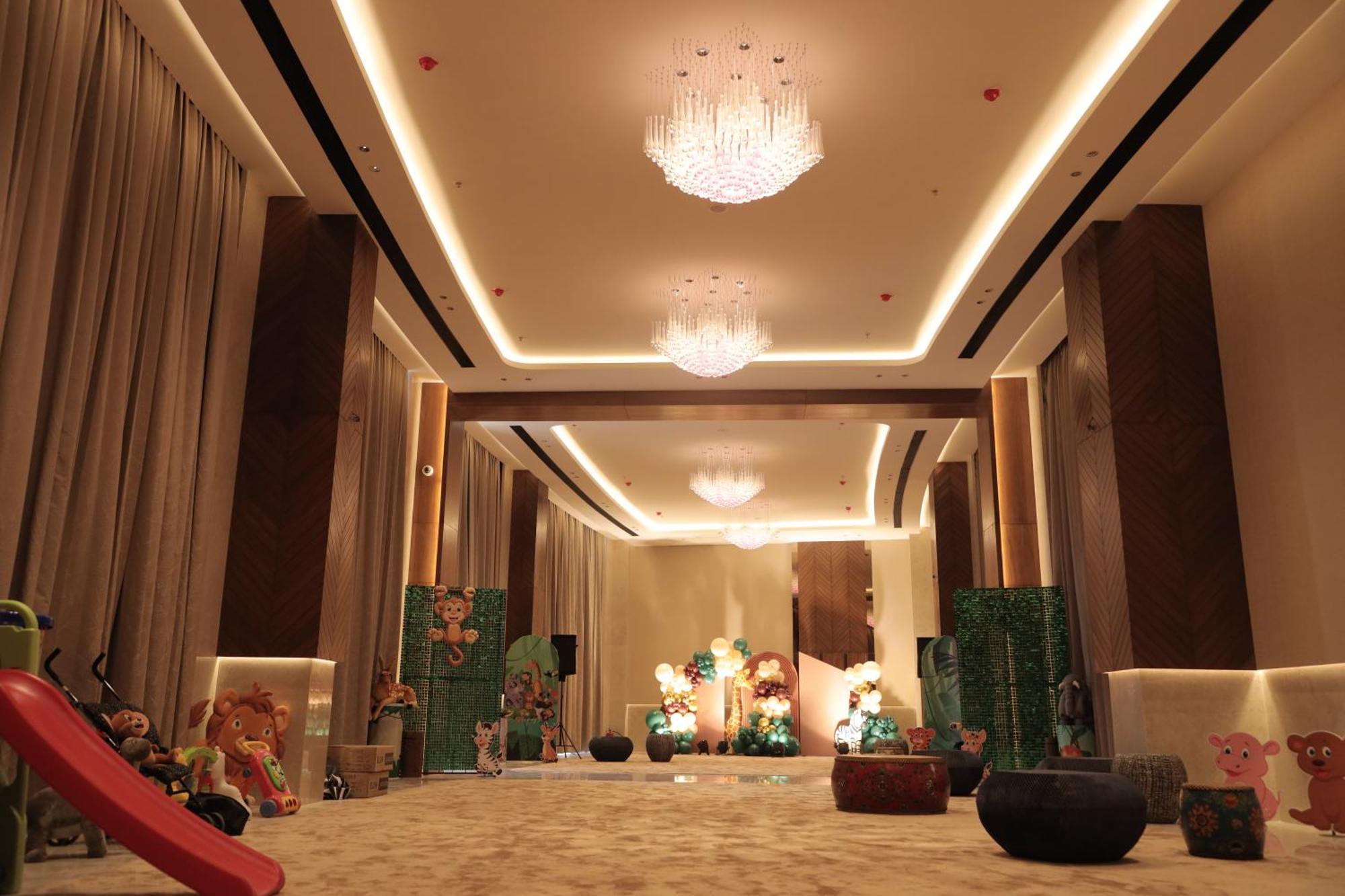 Hotel The World Surat Exterior foto