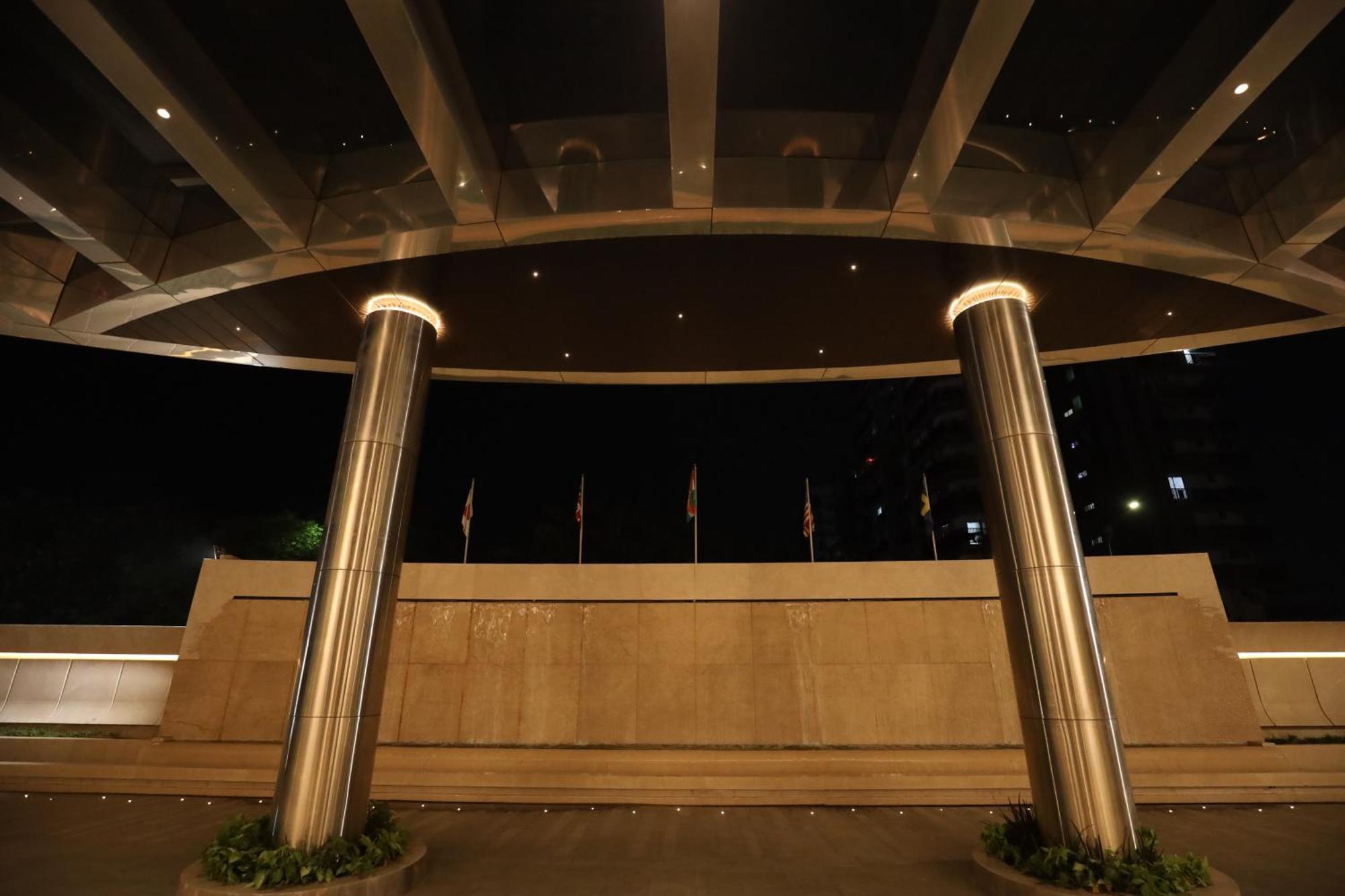 Hotel The World Surat Exterior foto