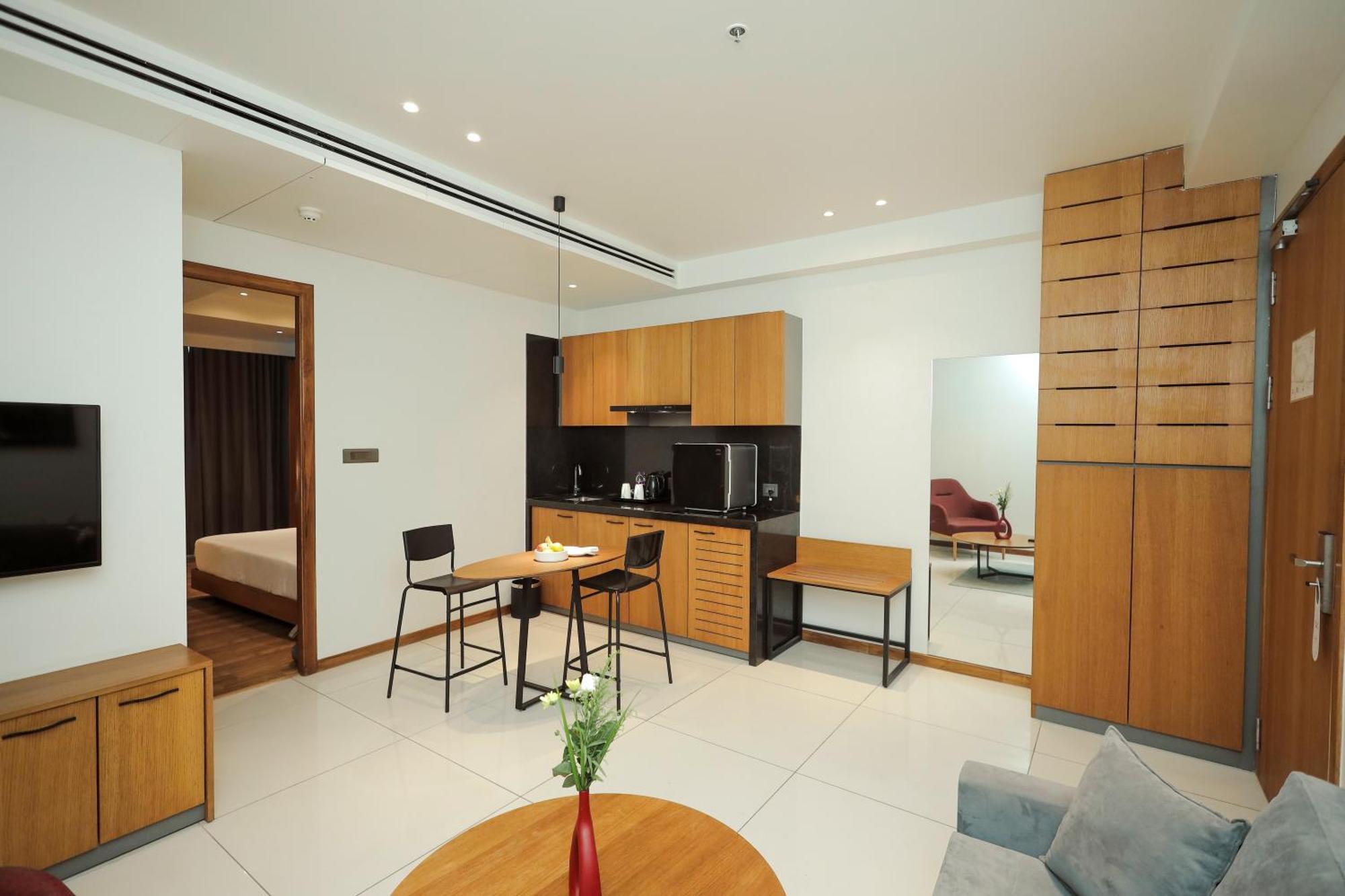 Hotel The World Surat Exterior foto